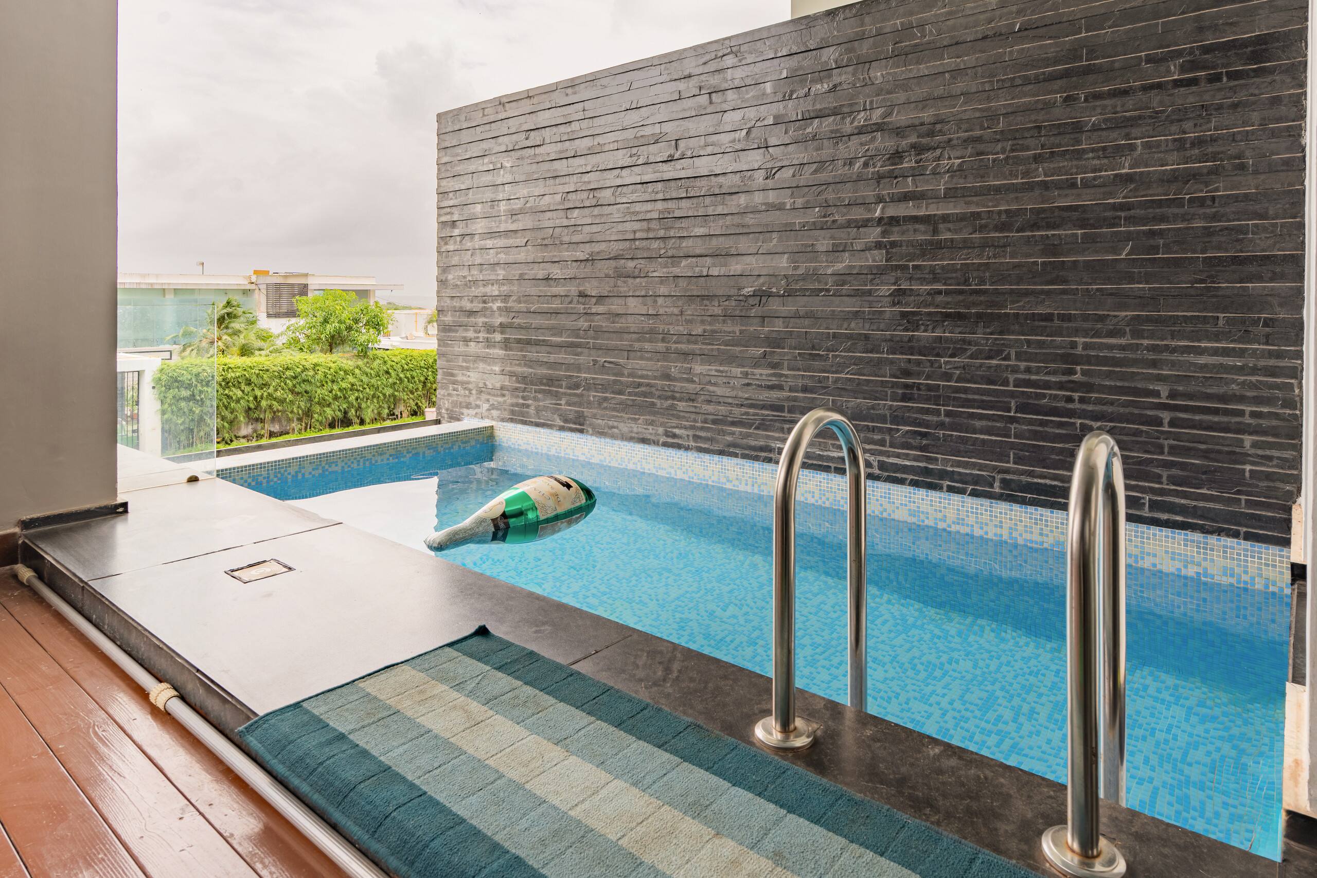 Villa Bianca  by StayJade | Pvt Pool | Nr Airport — photo 2
