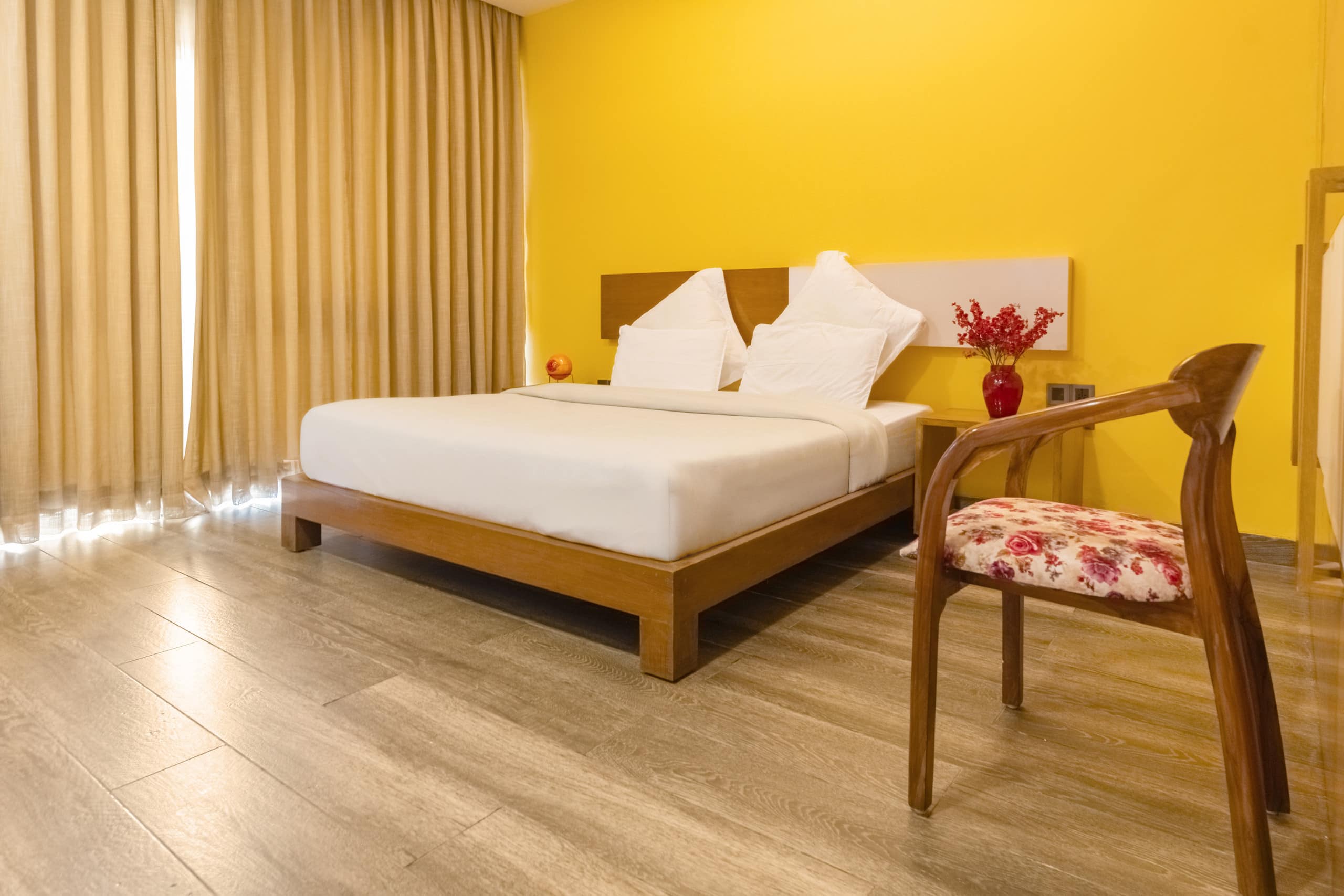 Villa Bianca  by StayJade | Pvt Pool | Nr Airport 24