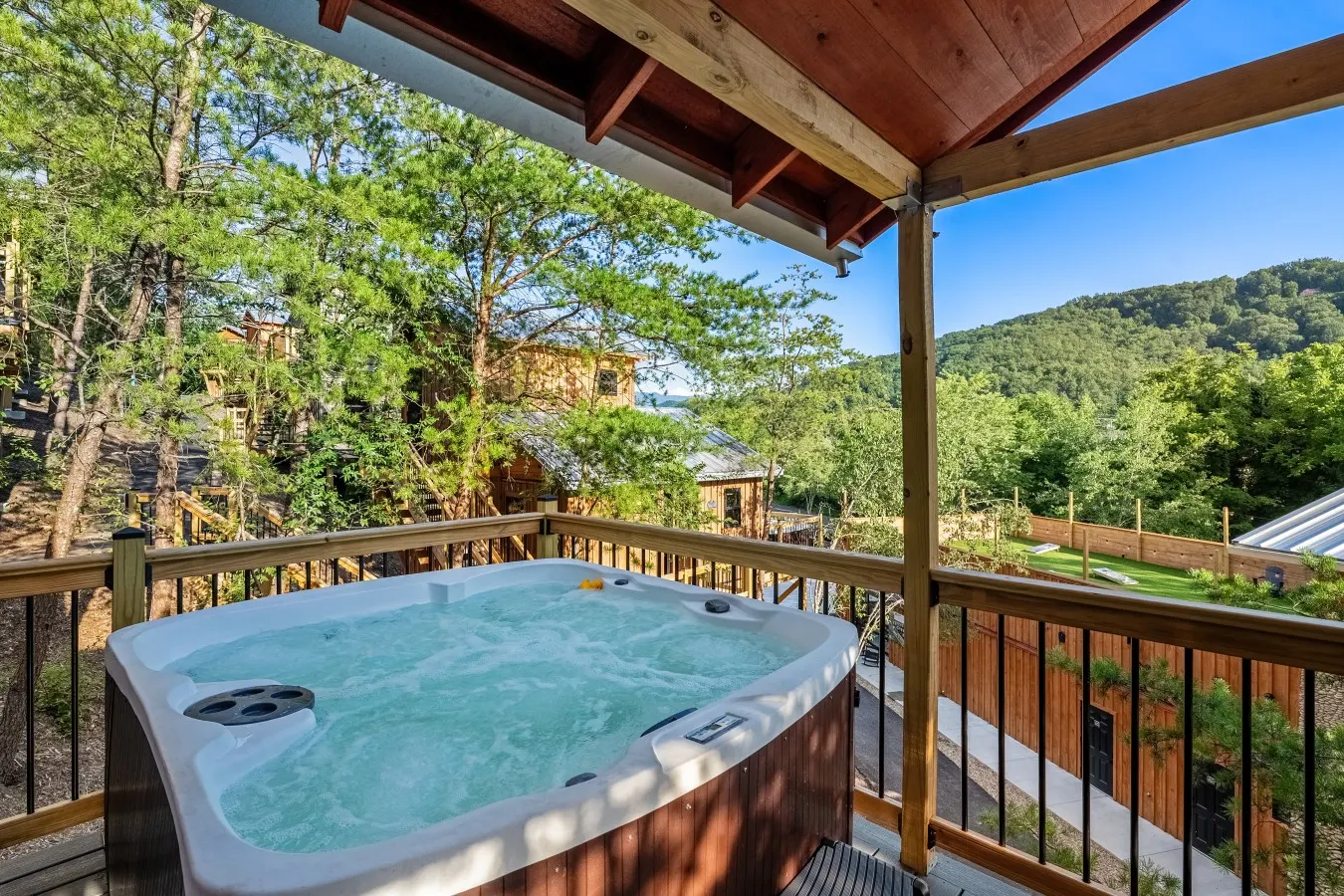 Cherokee Orchard, Treelodge #12 3