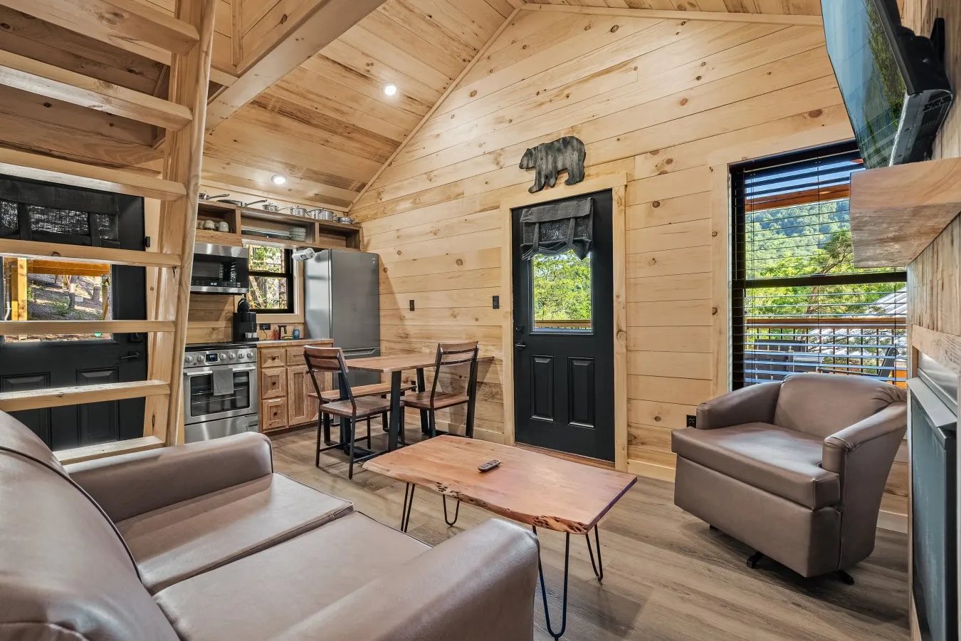 Cherokee Orchard, Treelodge #12 4