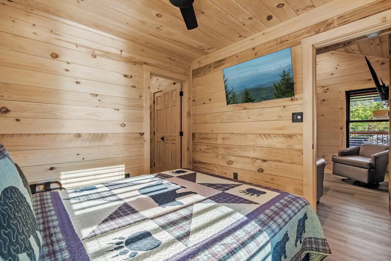 Cherokee Orchard, Treelodge #12 5
