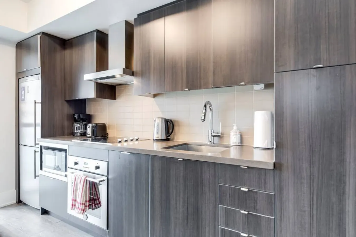Stylish 2BR Condo Parking Prime Location 10