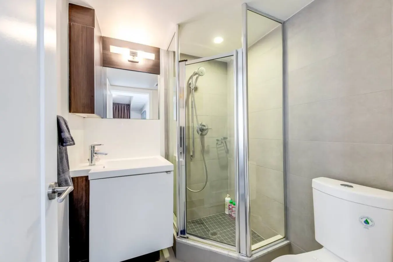 Stylish 2BR Condo Parking Prime Location 14