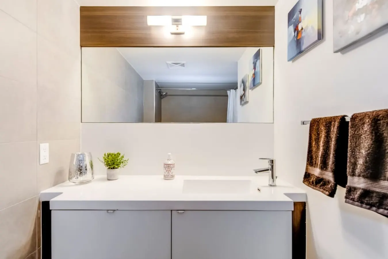 Stylish 2BR Condo Parking Prime Location 19