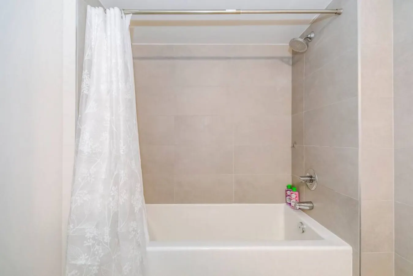 Stylish 2BR Condo Parking Prime Location 20