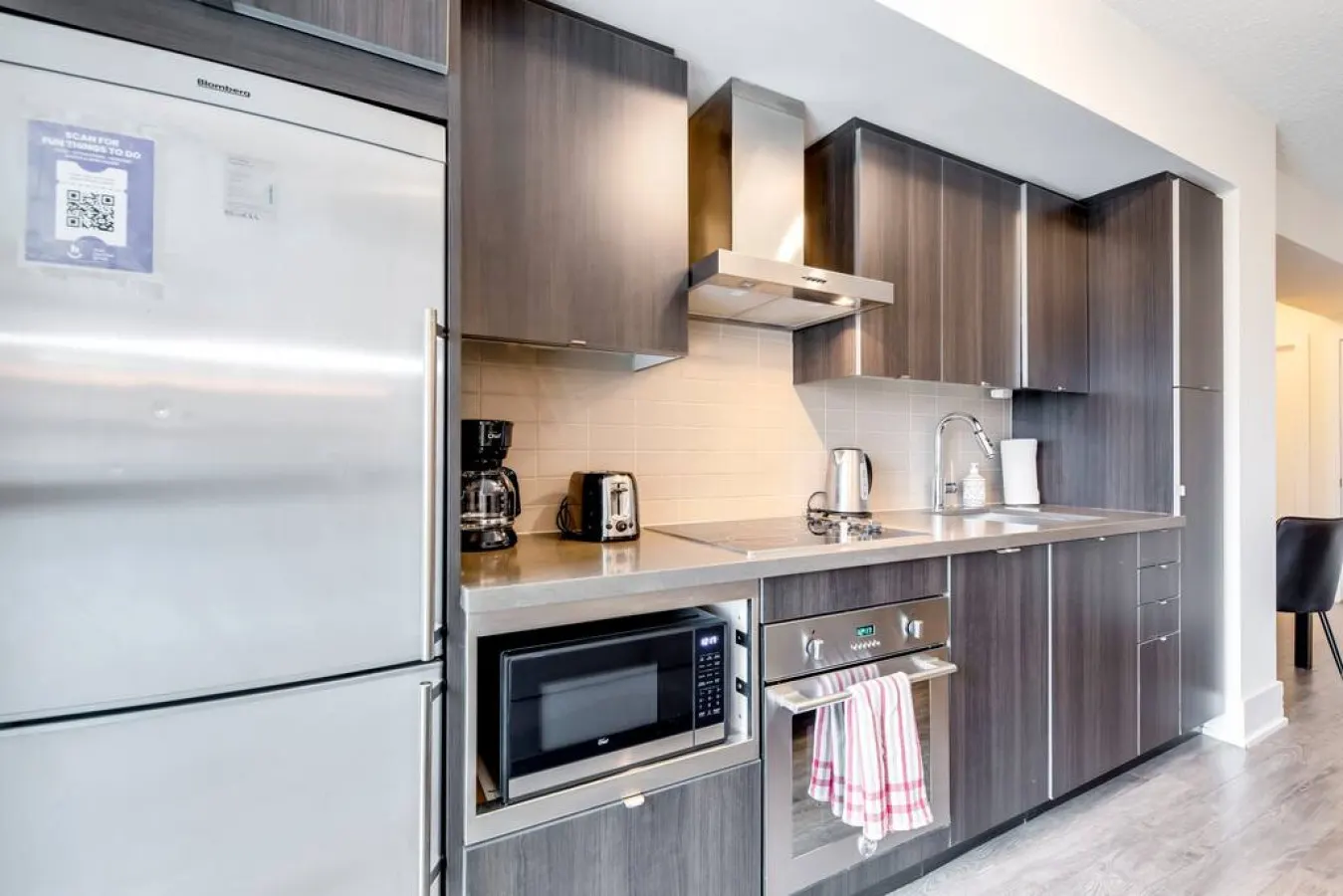 Stylish 2BR Condo Parking Prime Location 3