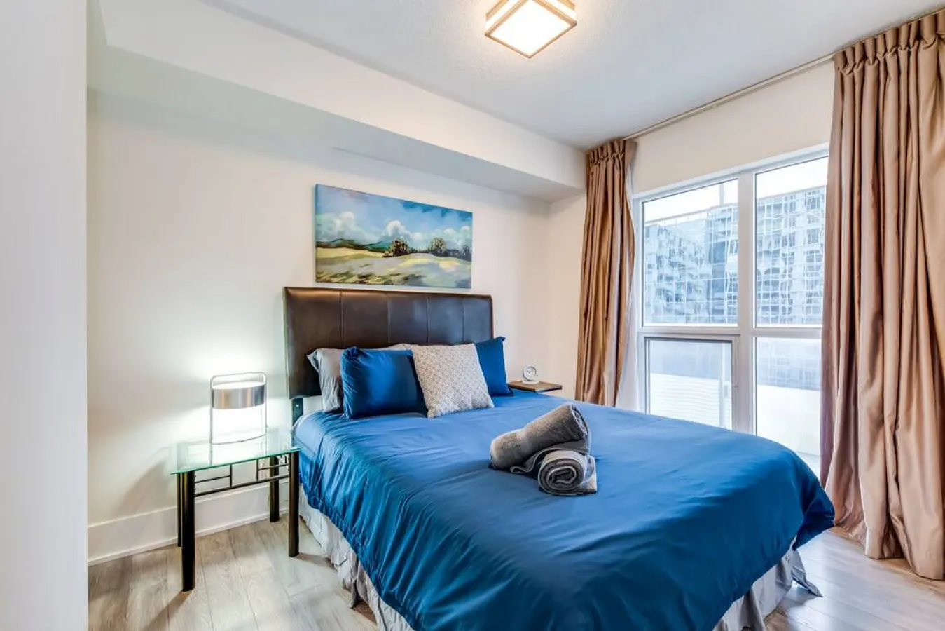 Stylish 2BR Condo Parking Prime Location 4