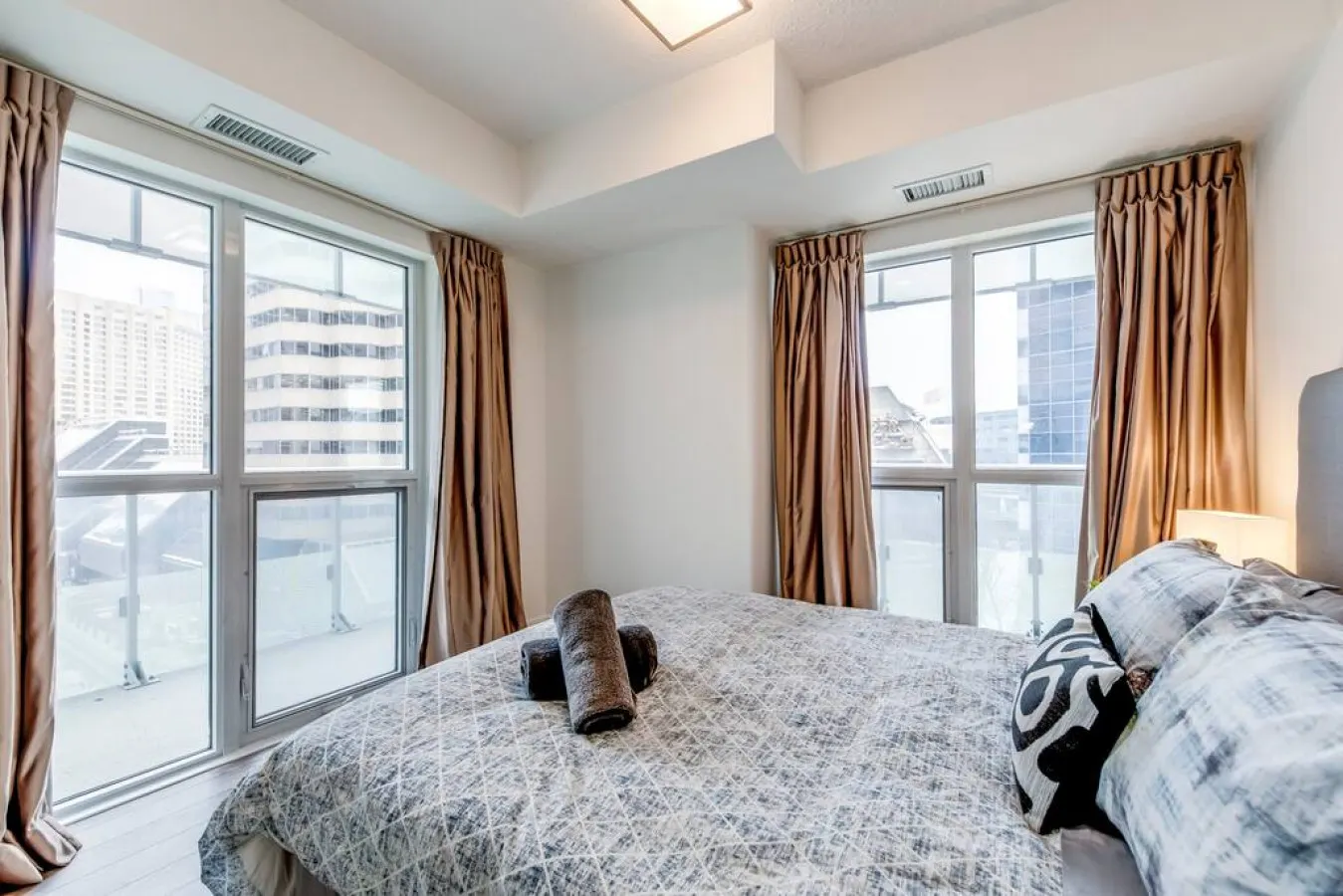 Stylish 2BR Condo Parking Prime Location 5