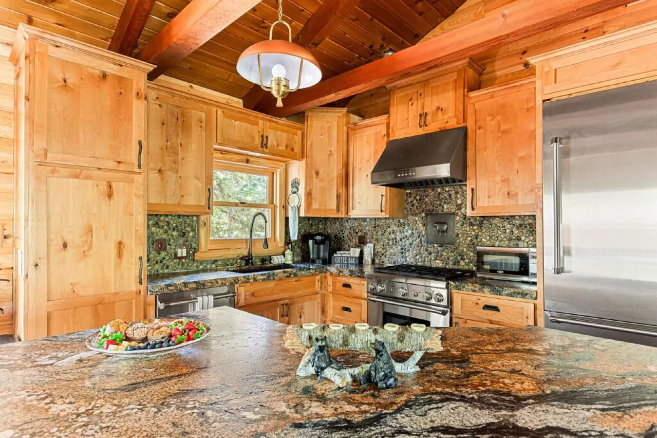 Shasta Pines + Hot Tub + Dog Friendly + EV Plug Provided 9