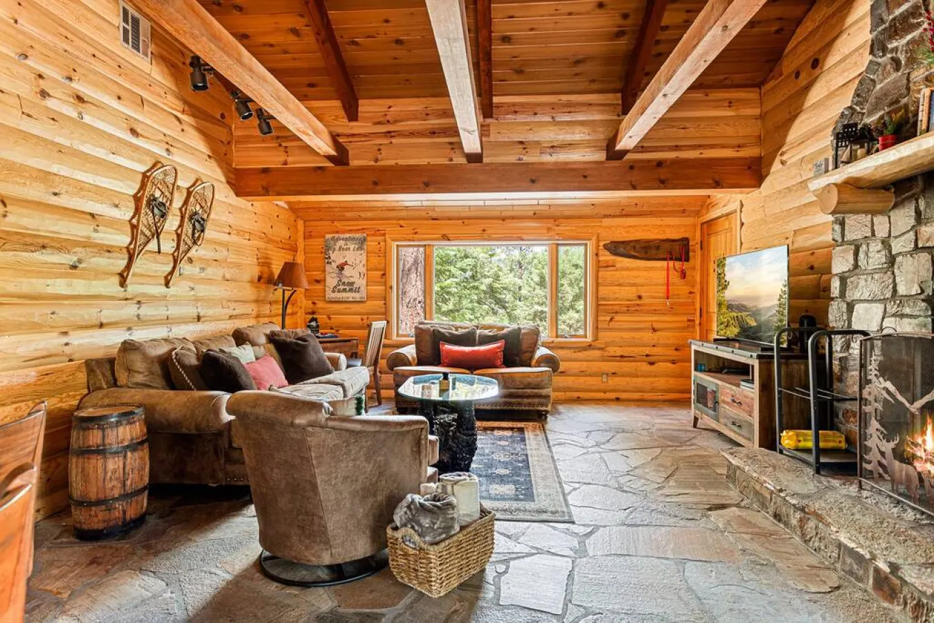 Shasta Pines + Hot Tub + Dog Friendly + EV Plug Provided 13