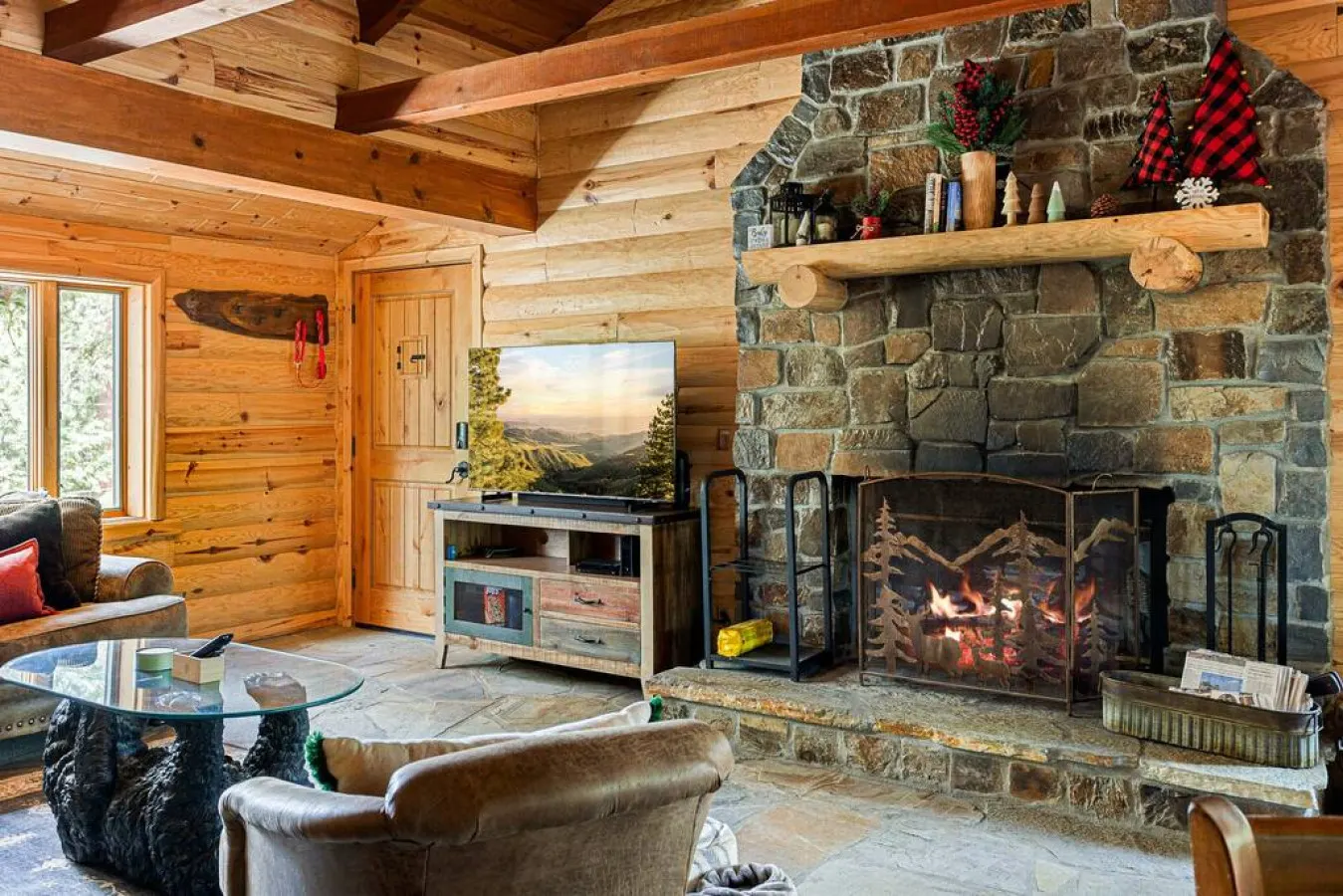 Shasta Pines + Hot Tub + Dog Friendly + EV Plug Provided 15