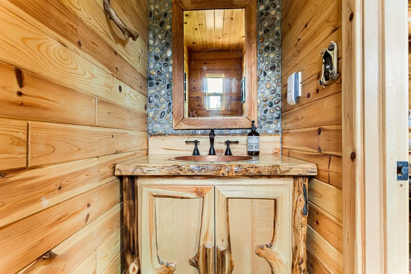 Shasta Pines + Hot Tub + Dog Friendly + EV Plug Provided 20