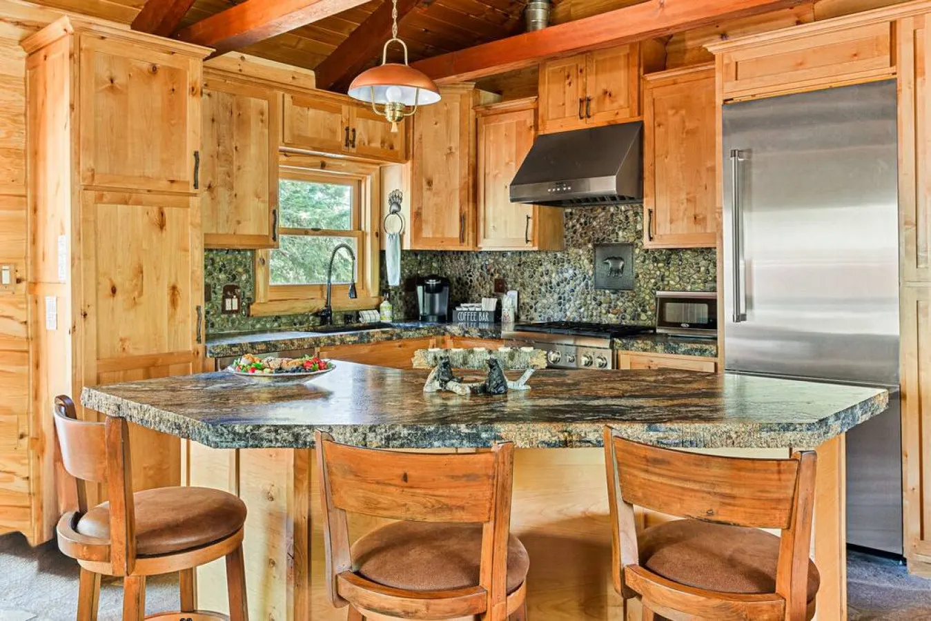 Shasta Pines + Hot Tub + Dog Friendly + EV Plug Provided 3