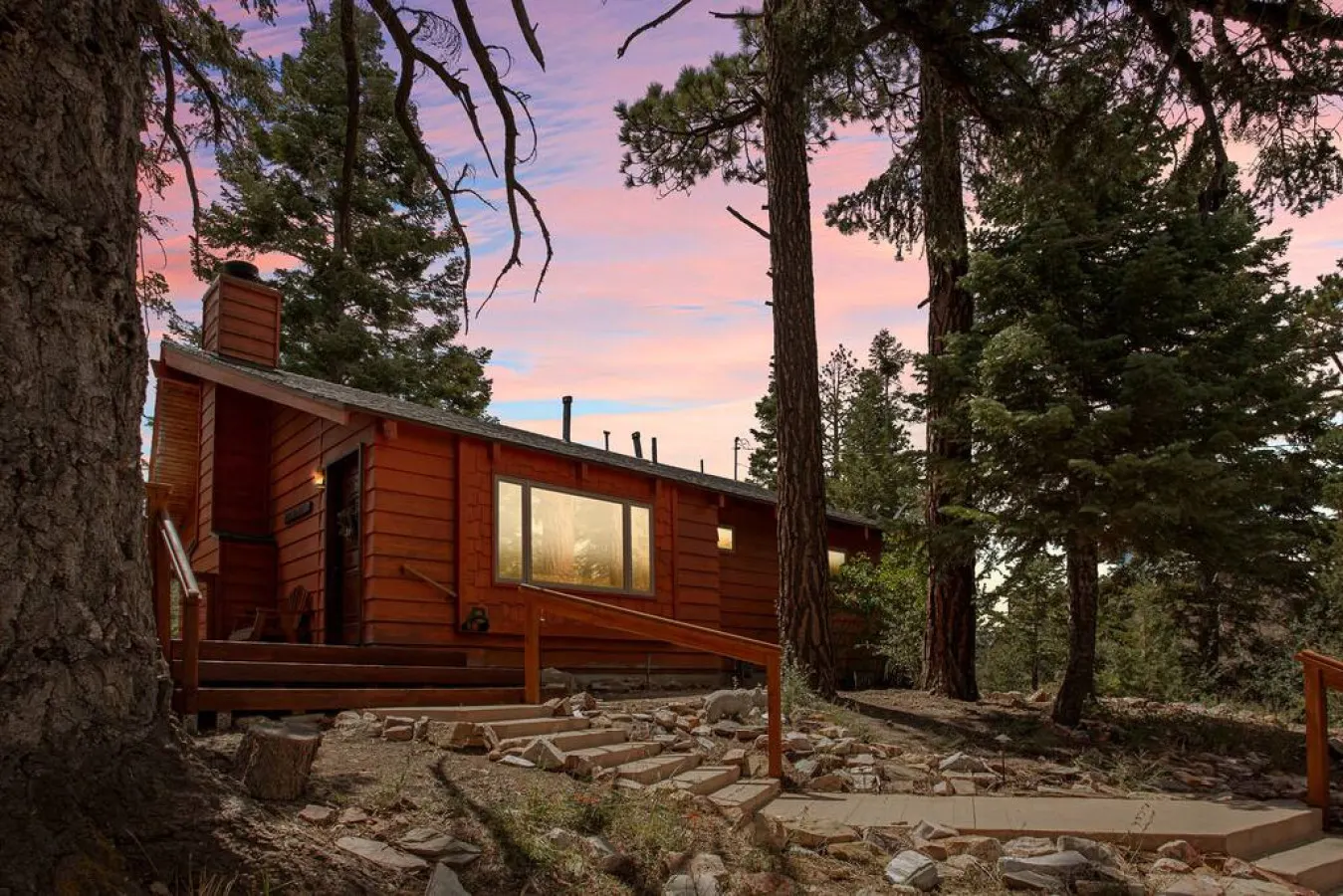 Shasta Pines + Hot Tub + Dog Friendly + EV Plug Provided 5