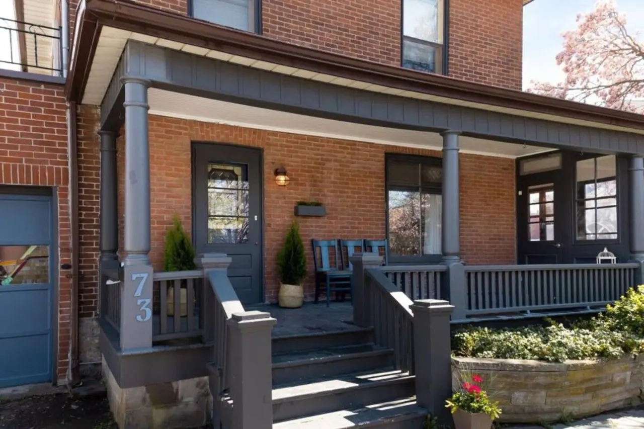 Central Picton, Games Room and steps from town! 13