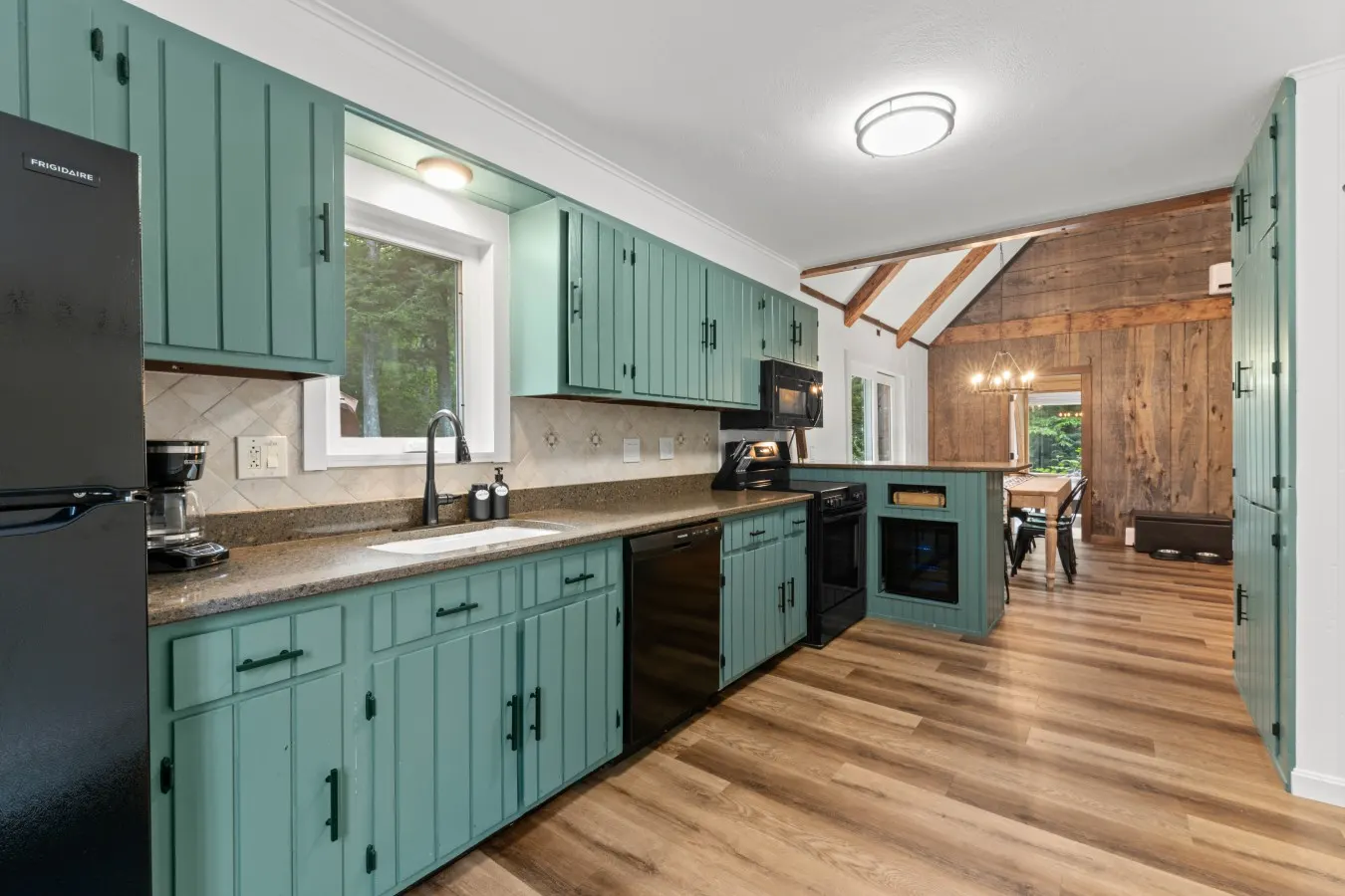 White Cap Cabin Hot Tub, Games Room, Fire Pit 13