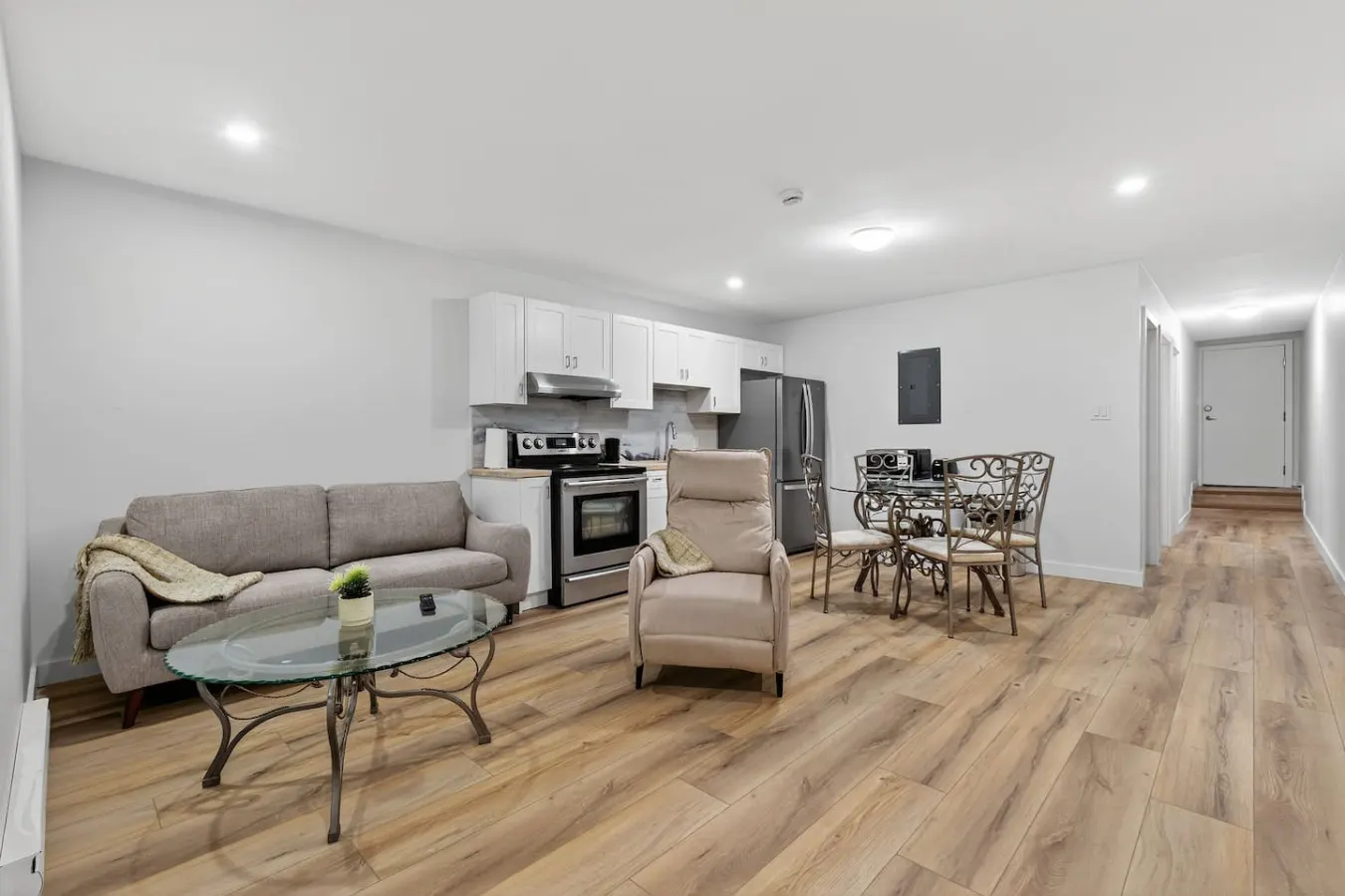 Aurora Haven 2BR Napanee Netflix Parking 9