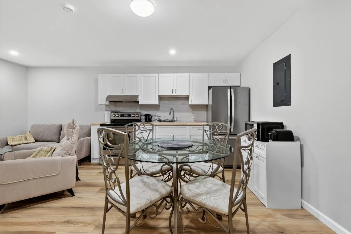 Aurora Haven 2BR Napanee Netflix Parking 10