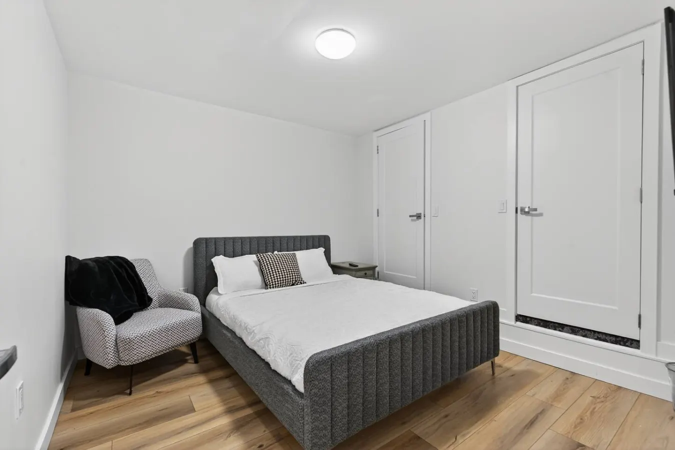Aurora Haven | 2BR Napanee | Netflix | Parking — photo 4