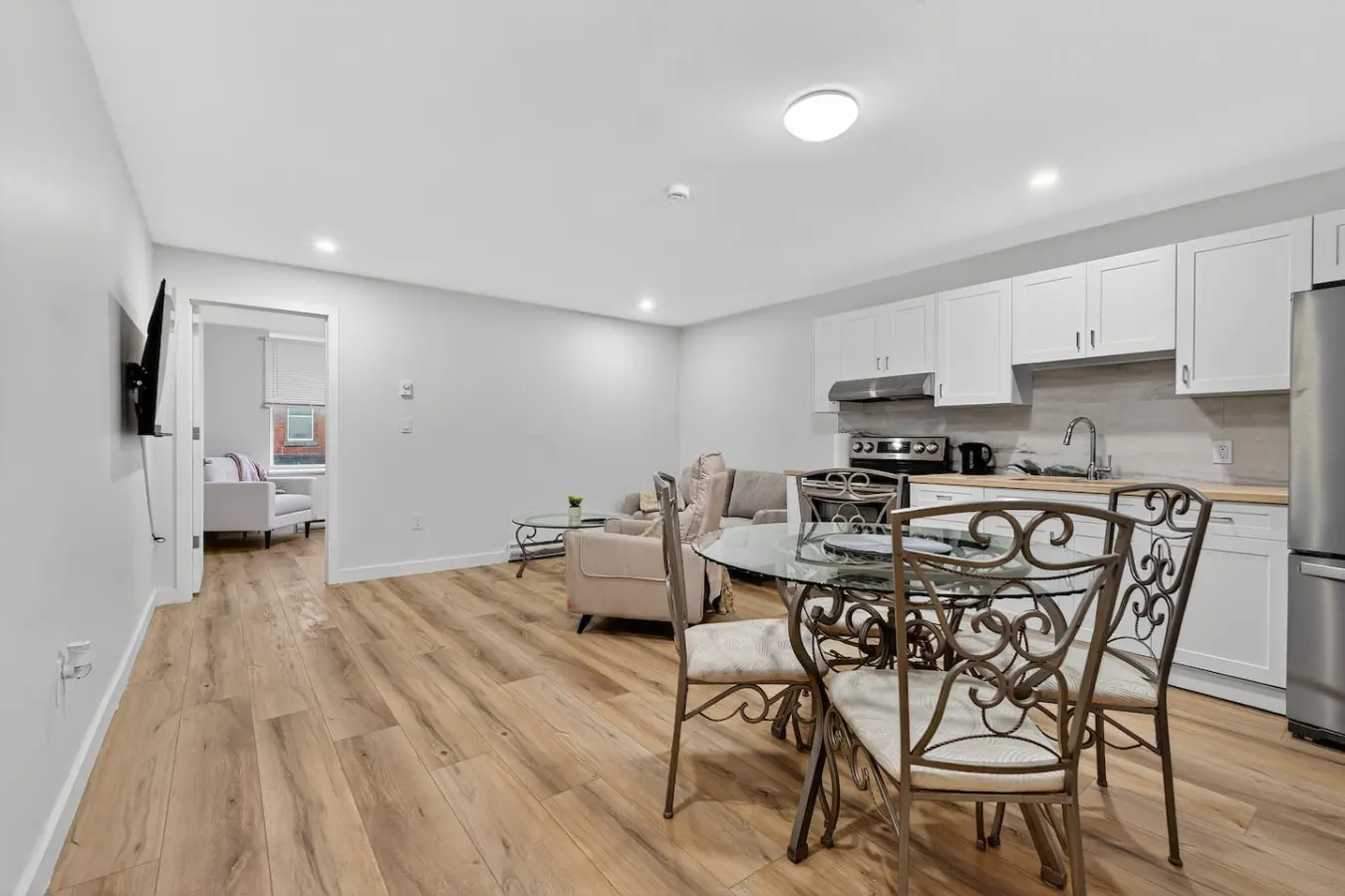 Aurora Haven 2BR Napanee Netflix Parking 7