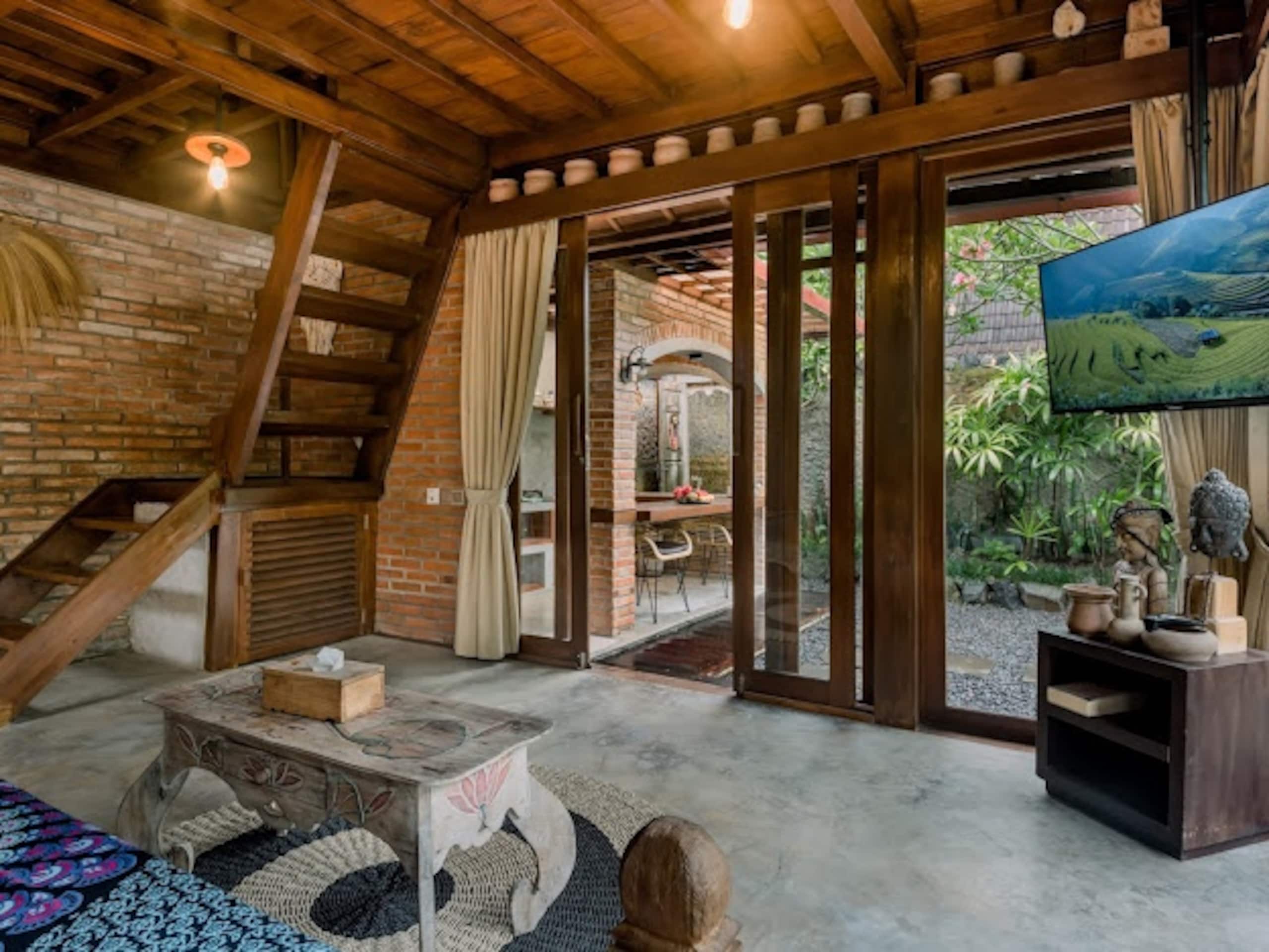 Pabuan Villa, private, bergaya etnik dan romantis 10