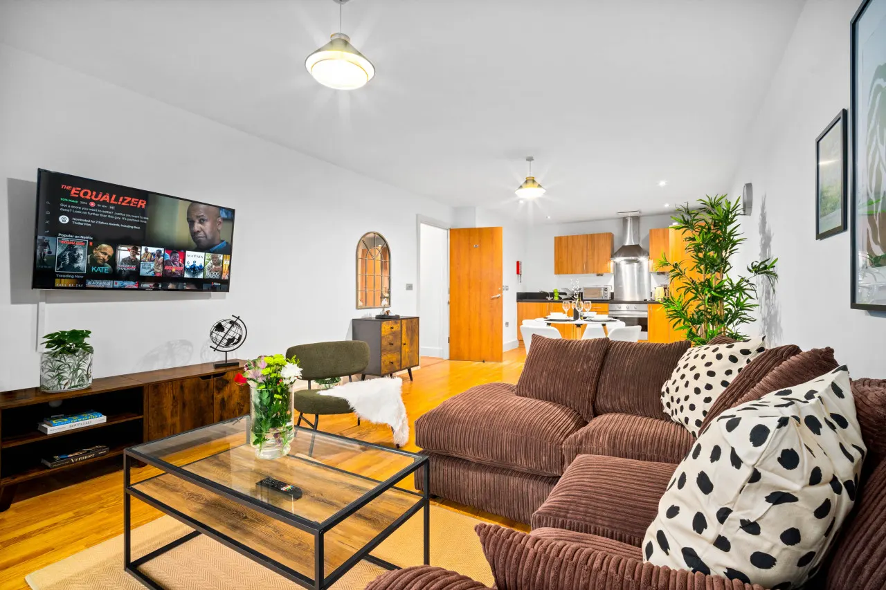 City Centre Apartment - China Town - Secure Parking - Balcony 9
