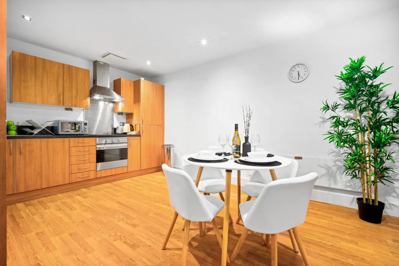 City Centre Apartment - China Town - Secure Parking - Balcony 15