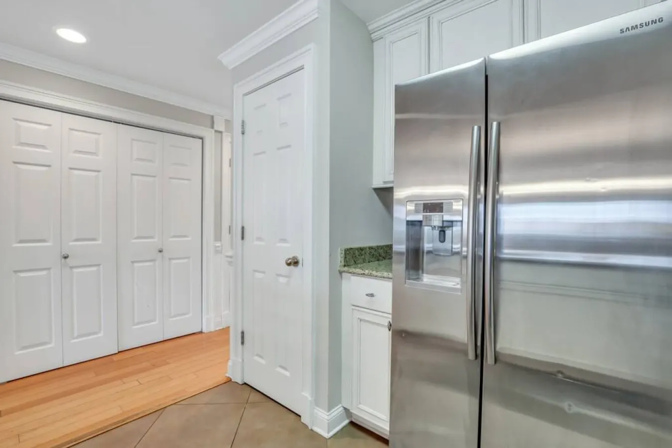 3 BR Condo 2 Pools, Hot Tub, Walk to Beach 10