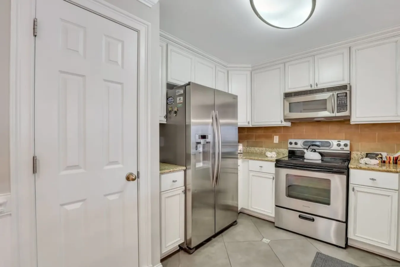 3 BR Condo 2 Pools, Hot Tub, Walk to Beach 11