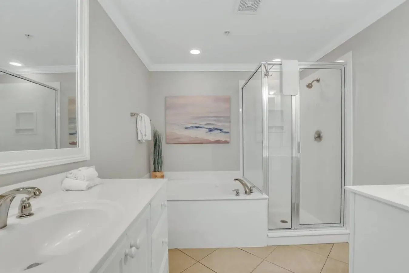 3 BR Condo 2 Pools, Hot Tub, Walk to Beach 15