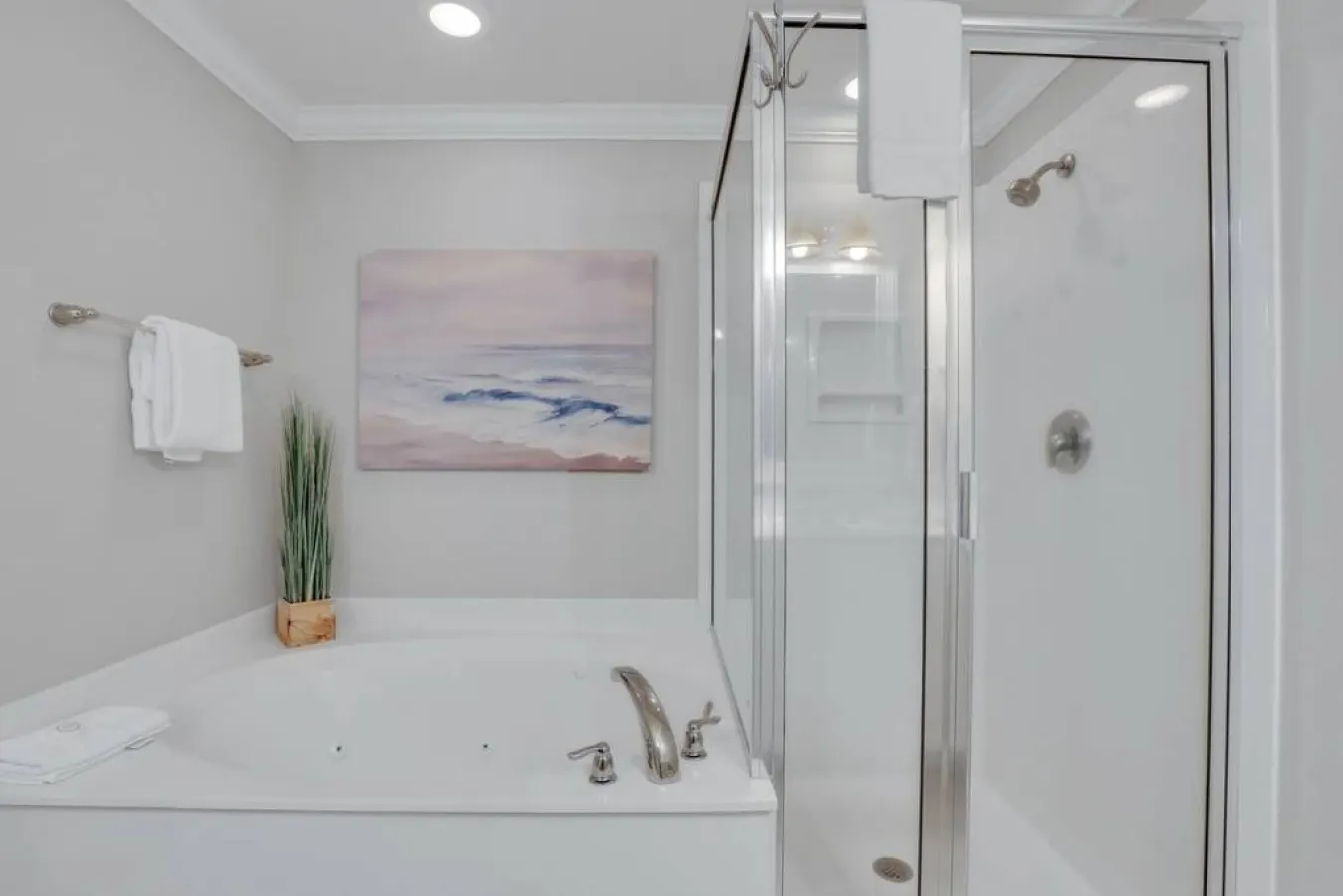 3 BR Condo 2 Pools, Hot Tub, Walk to Beach 17