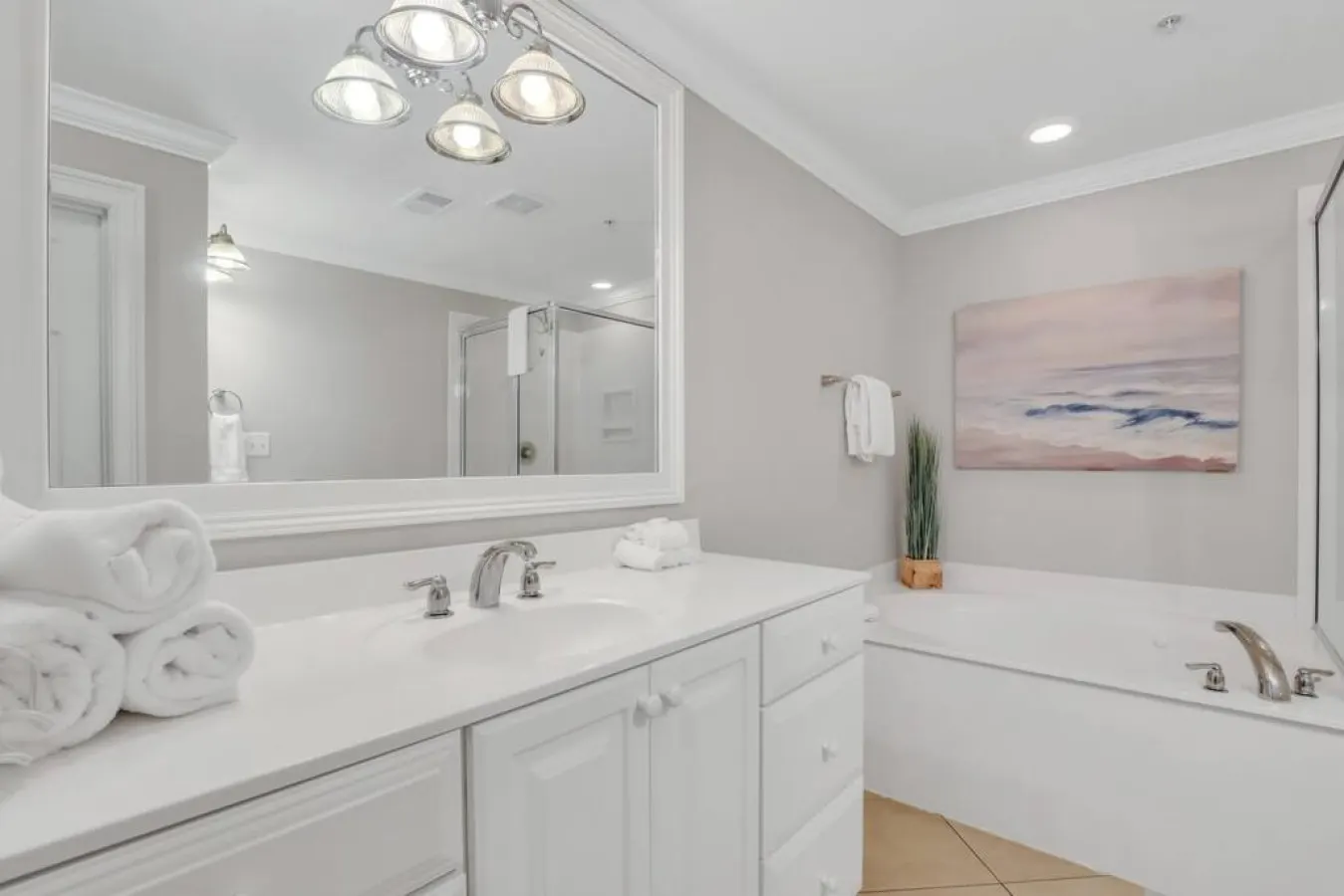3 BR Condo 2 Pools, Hot Tub, Walk to Beach 18