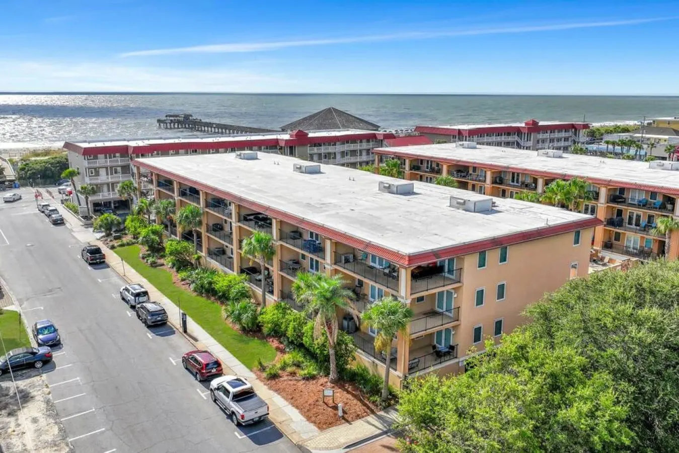 3 BR Condo 2 Pools, Hot Tub, Walk to Beach — photo 3