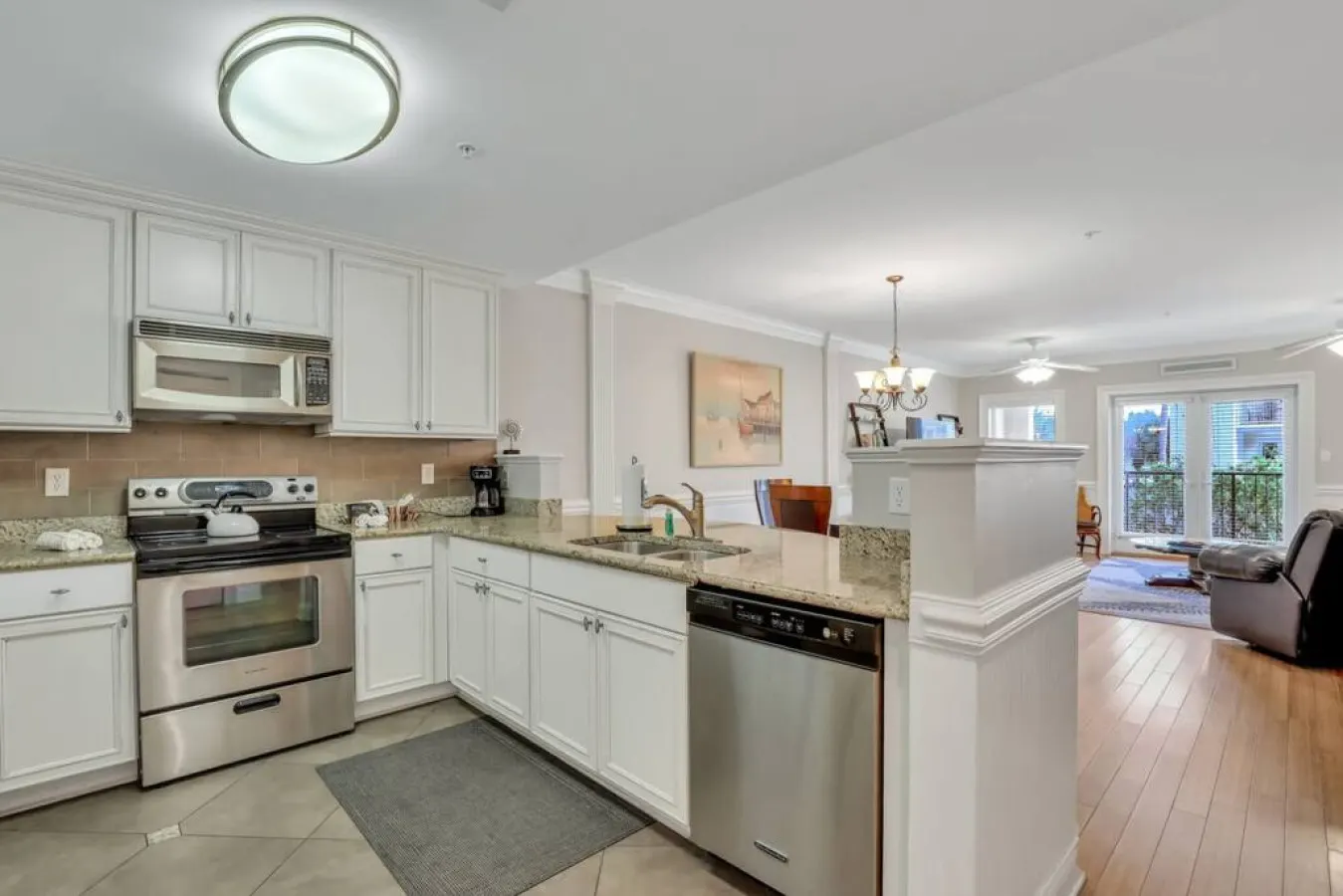3 BR Condo 2 Pools, Hot Tub, Walk to Beach — photo 4
