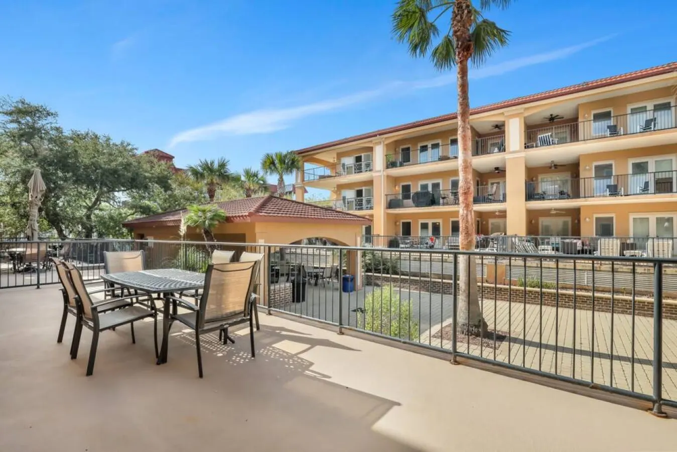 3 BR Condo 2 Pools, Hot Tub, Walk to Beach 6