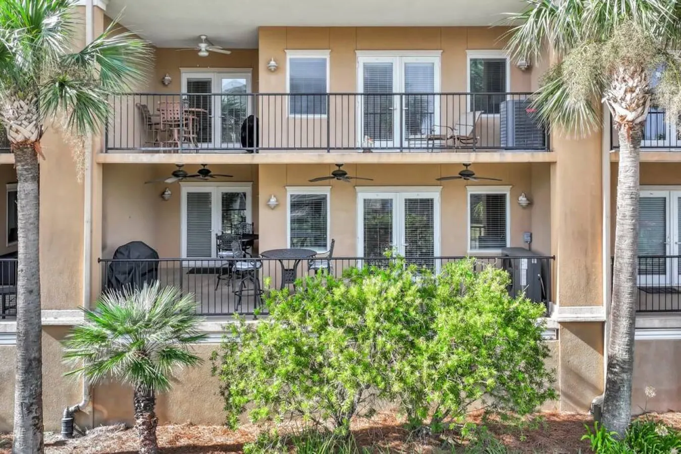 3 BR Condo 2 Pools, Hot Tub, Walk to Beach 7