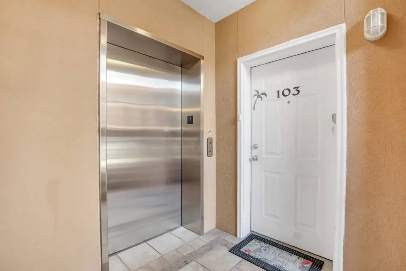 3 BR Condo 2 Pools, Hot Tub, Walk to Beach 8