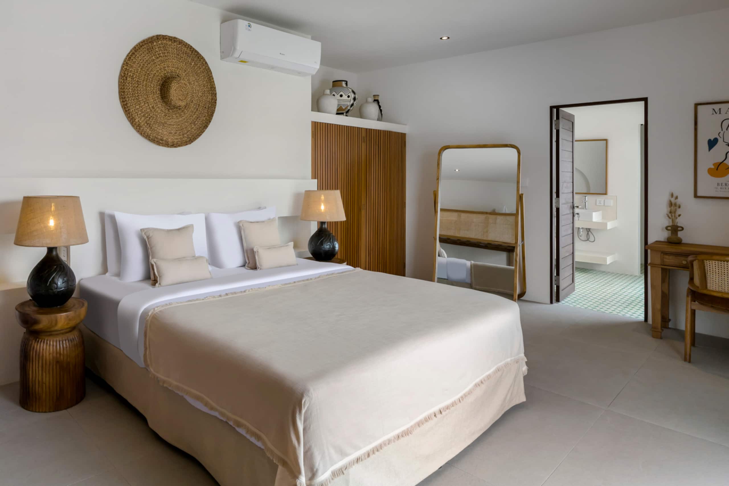 New 6BR Majestic Villa close to beach / Seminyak 39