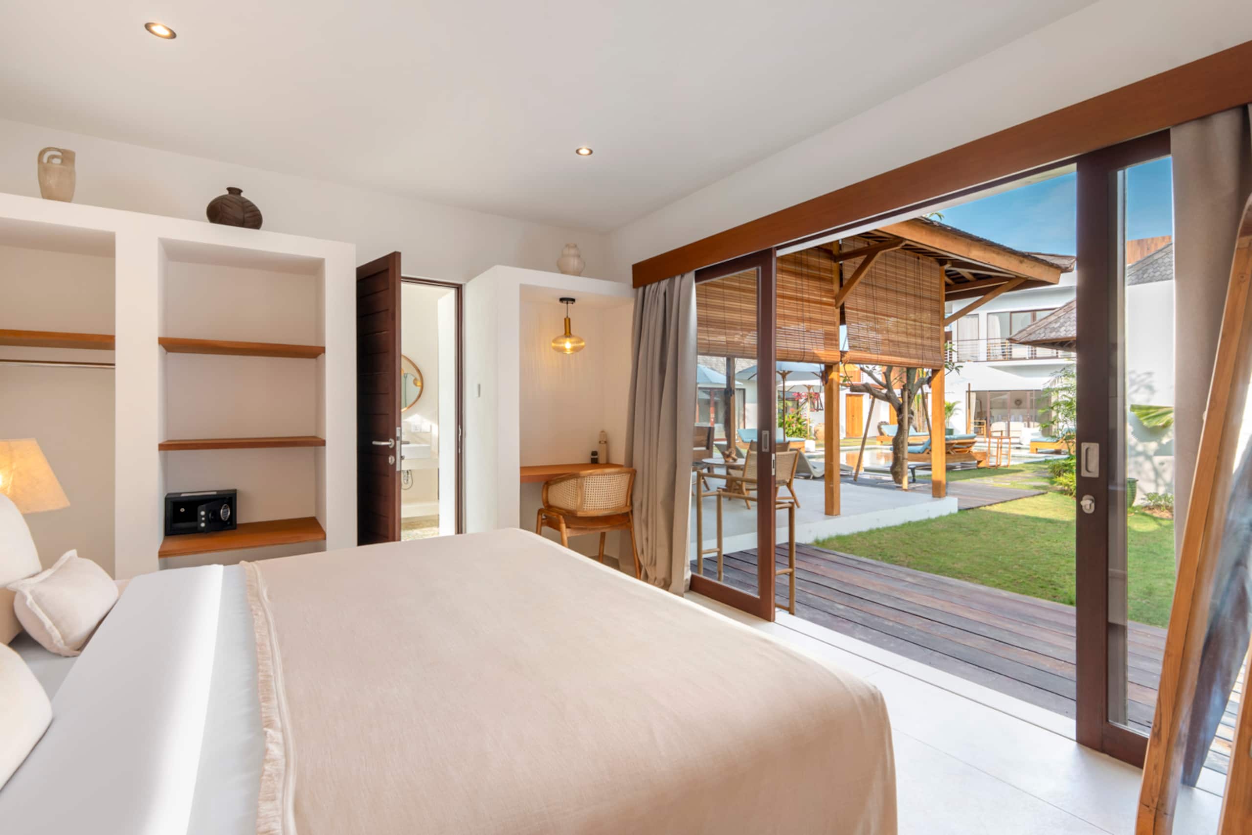 New 6BR Majestic Villa close to beach / Seminyak 23