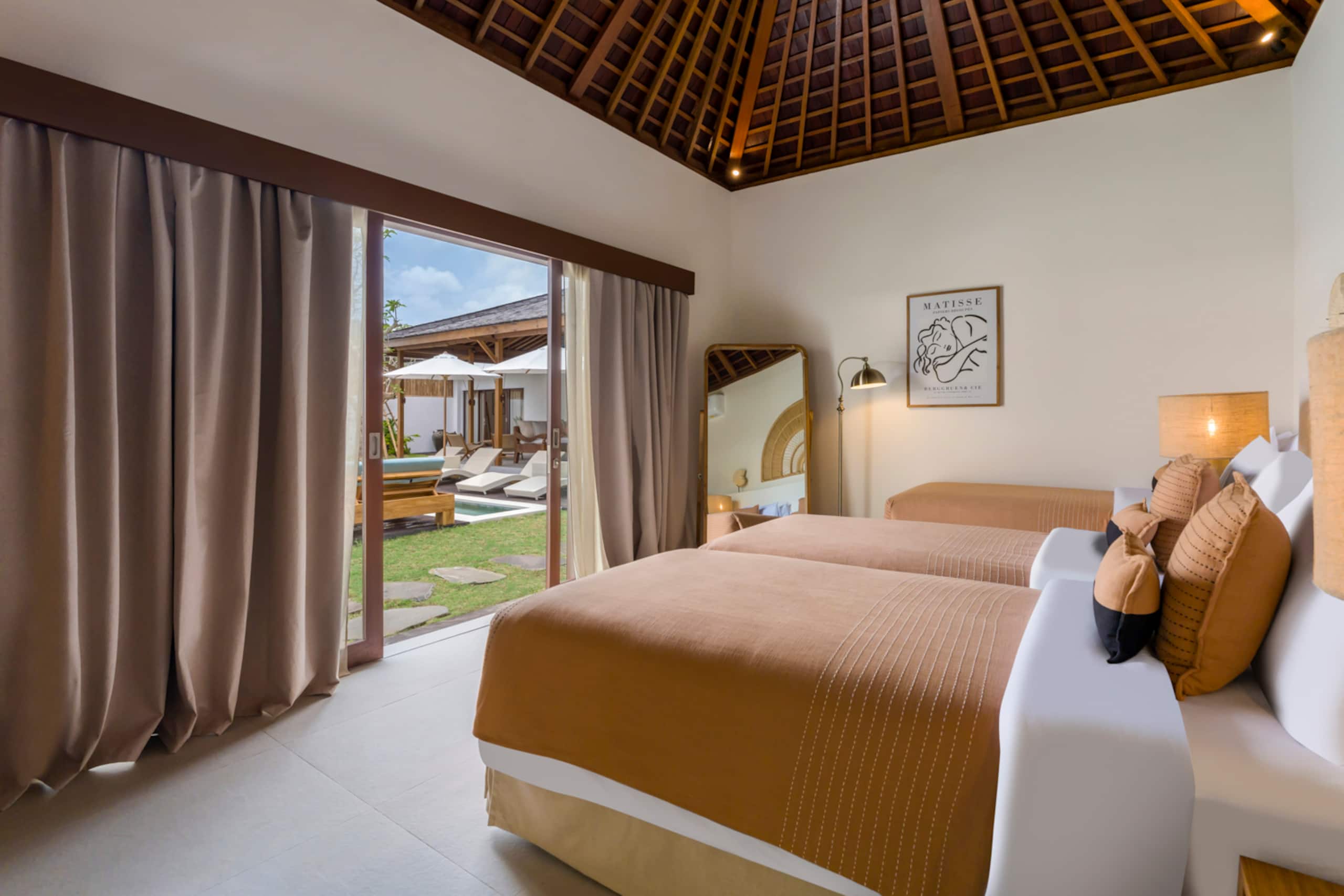 New 6BR Majestic Villa close to beach / Seminyak 30