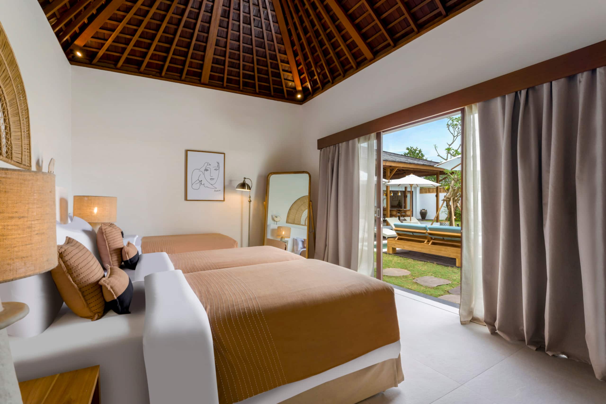 New 6BR Majestic Villa close to beach / Seminyak 26