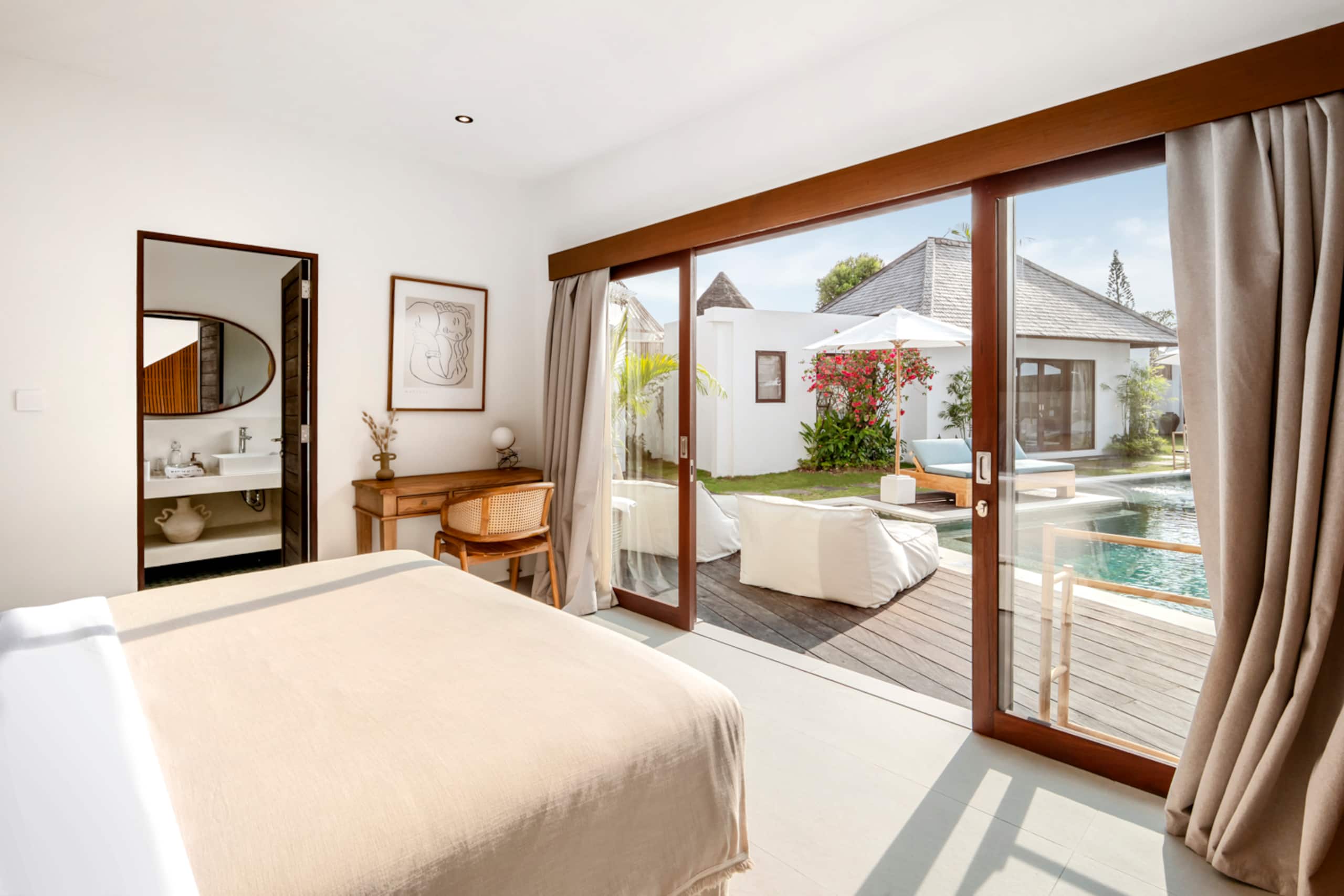 New 6BR Majestic Villa close to beach / Seminyak 33