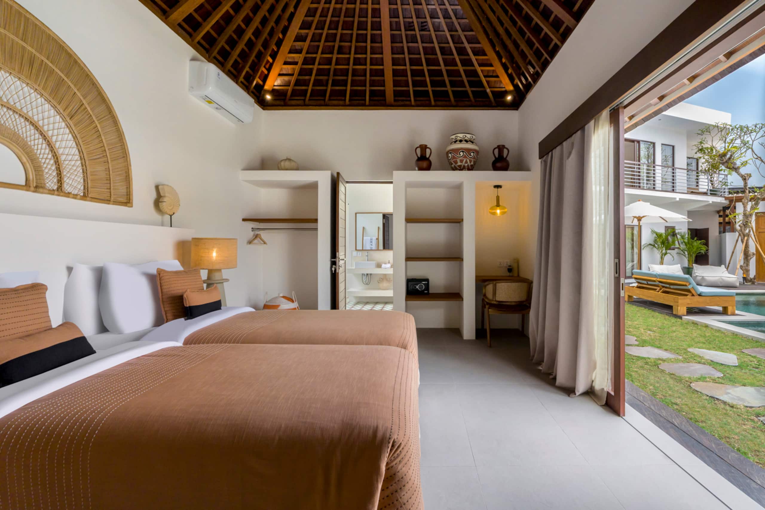 New 6BR Majestic Villa close to beach / Seminyak 27