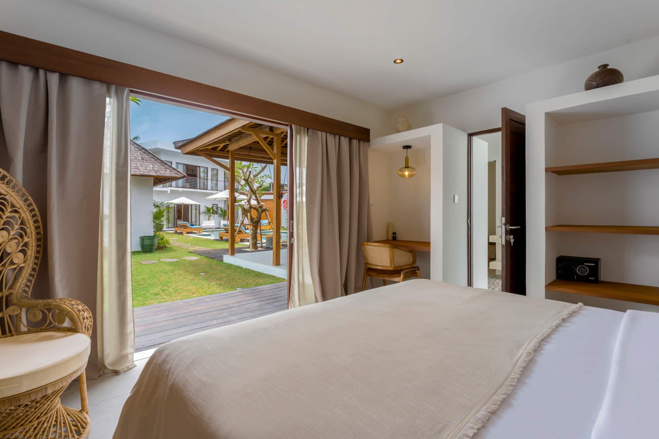 New 6BR Majestic Villa close to beach / Seminyak 20
