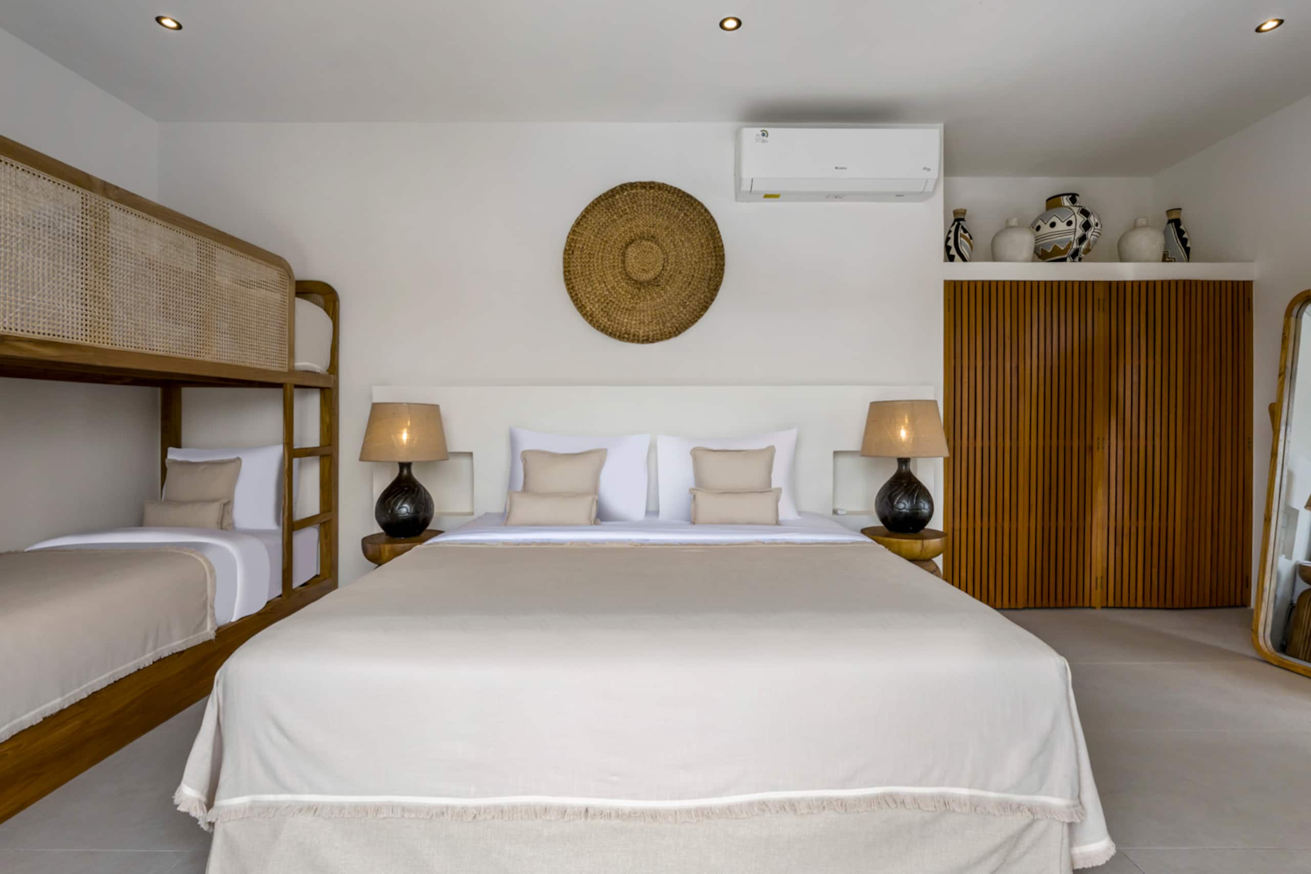 New 6BR Majestic Villa close to beach / Seminyak 40
