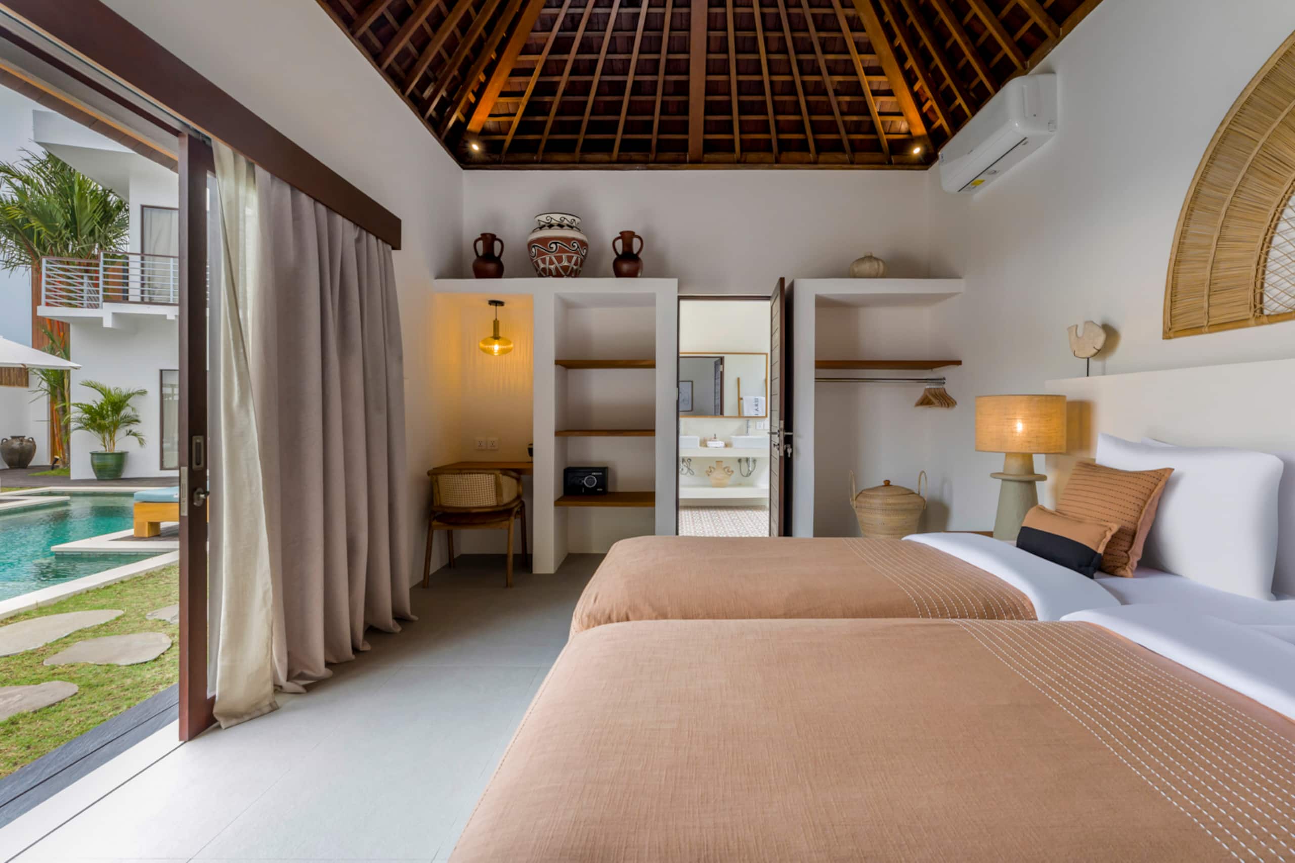 New 6BR Majestic Villa close to beach / Seminyak 31