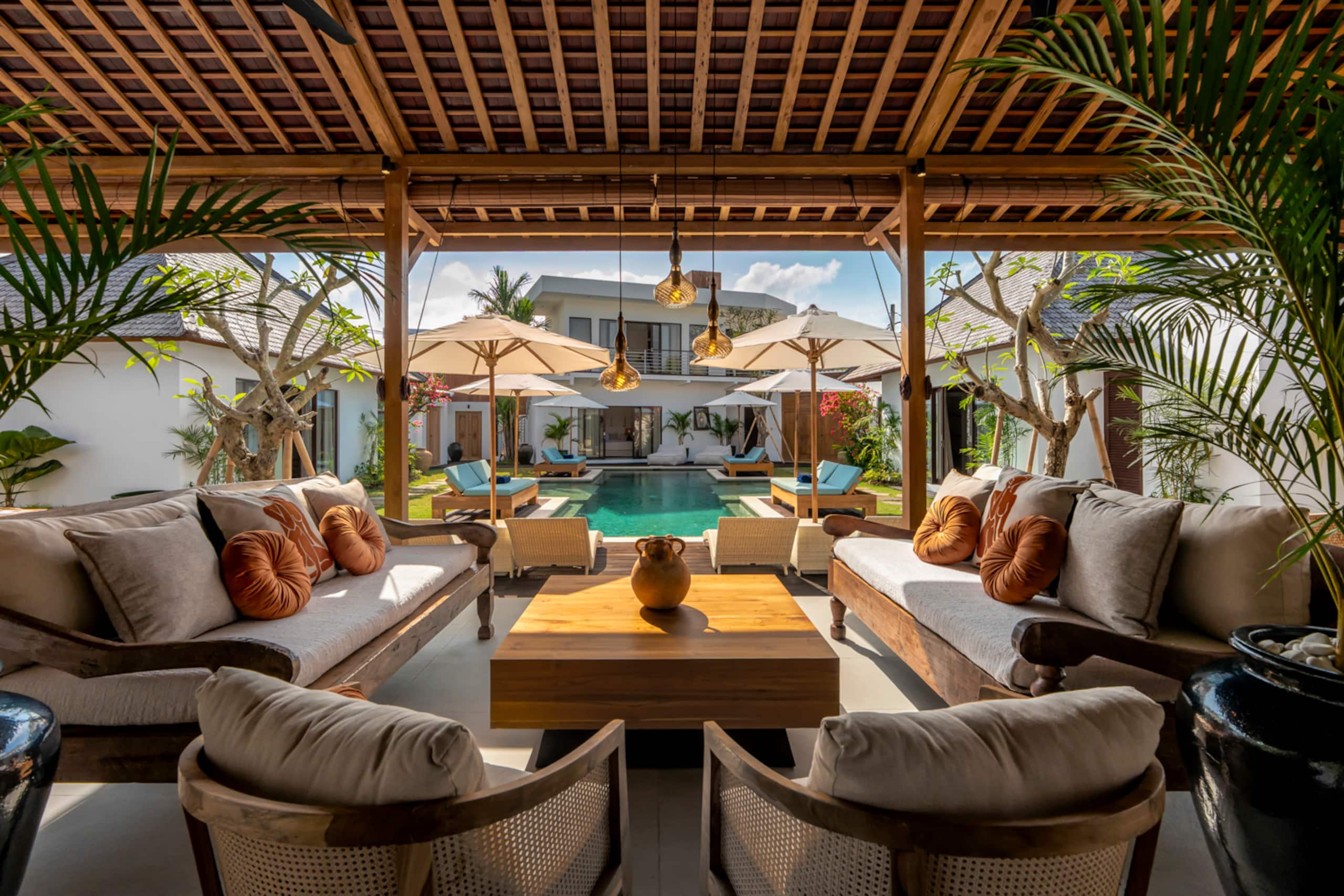 New 6BR Majestic Villa close to beach / Seminyak — photo 2