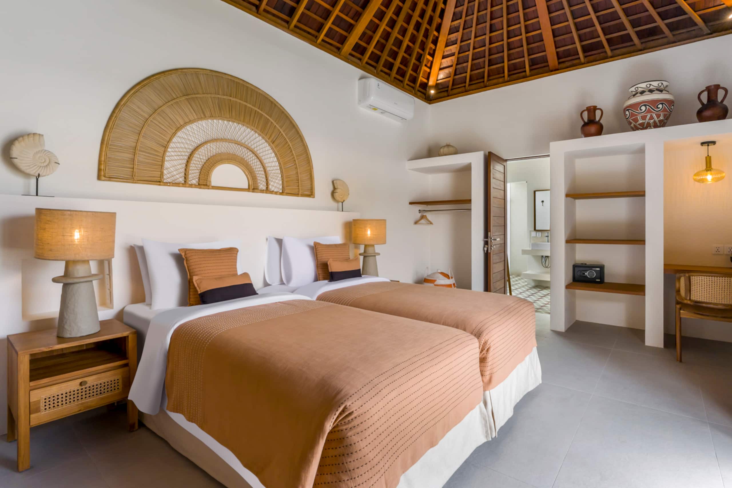 New 6BR Majestic Villa close to beach / Seminyak 28