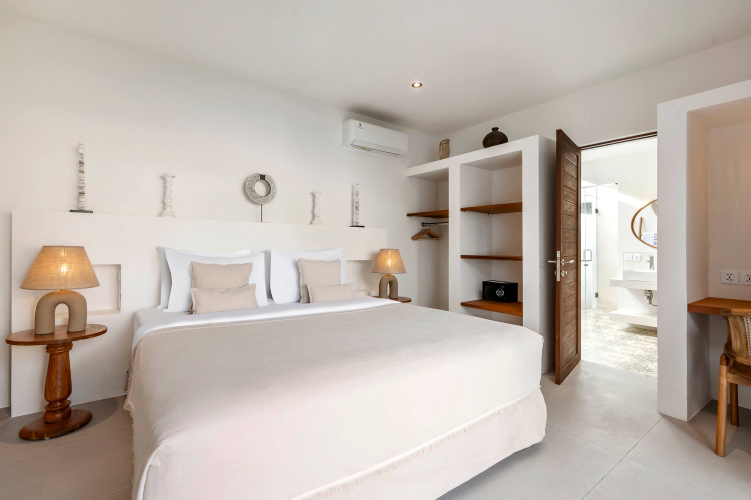 New 6BR Majestic Villa close to beach / Seminyak 25