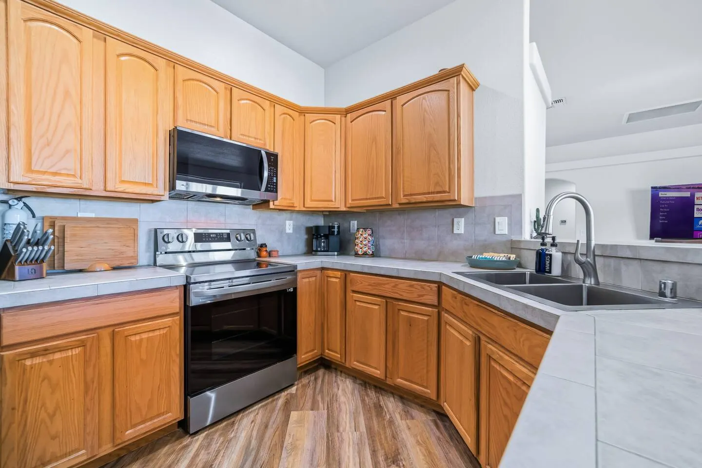 5 Mins to Laughlin! 4 bd Sleeps 10 Firepit 11
